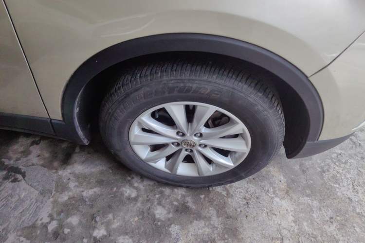 Used Buick Envision 2017 28T Four-Wheel Drive Elite Model Right Front Wheel Hub