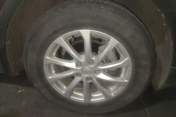Used Buick Envision 2017 20T Two-Wheel Drive Elite Version Right Front Wheel Hub