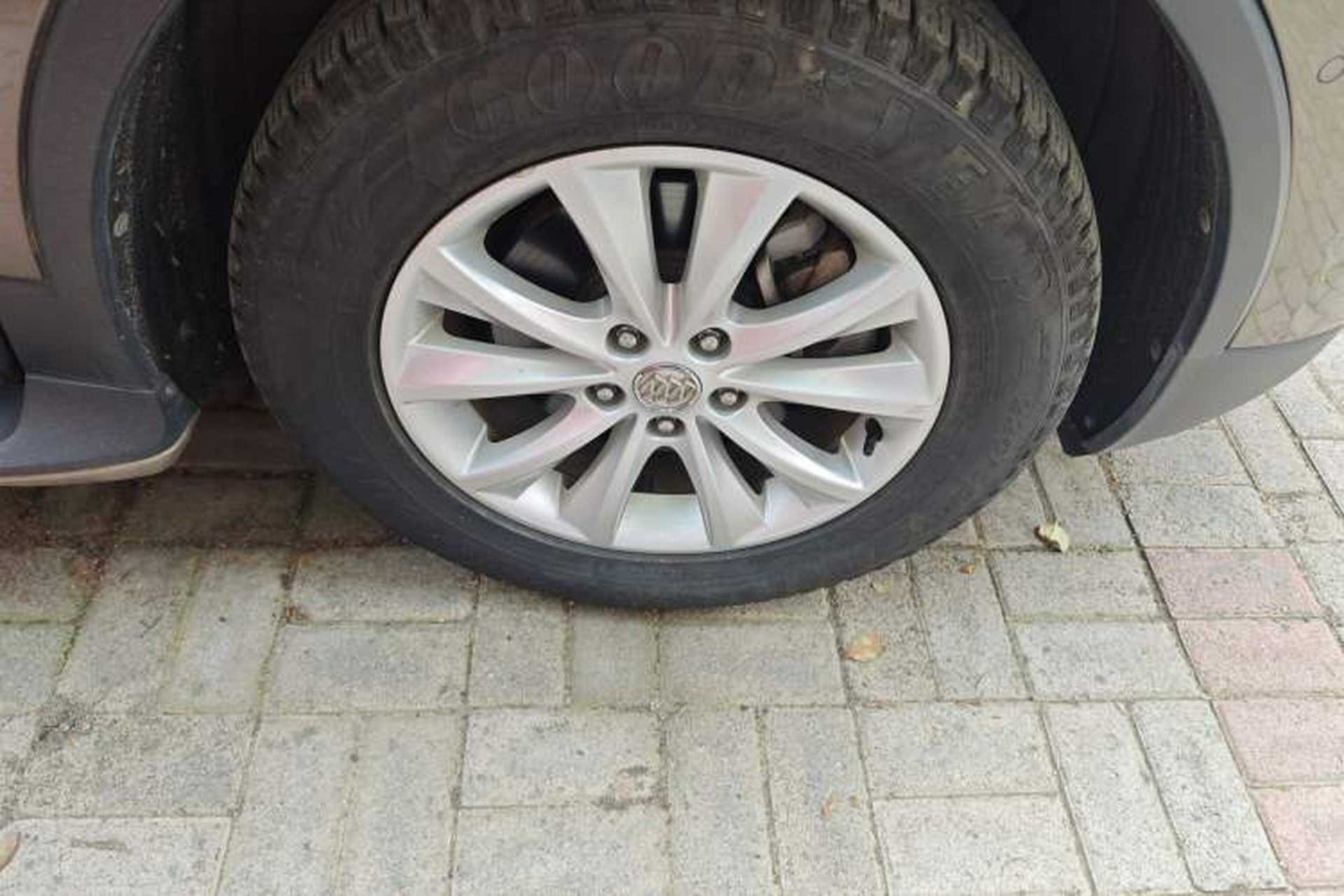 Used Buick Envision 2017 28T Four-Wheel Drive Elite Model Right Front Wheel Hub