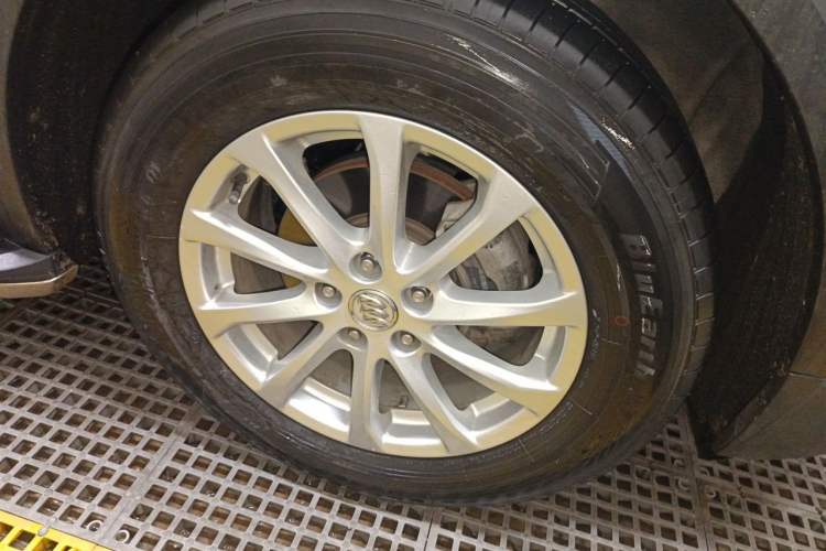 Used Buick Envision 2017 20T Four-Wheel Drive Luxury Model Right Front Wheel Hub