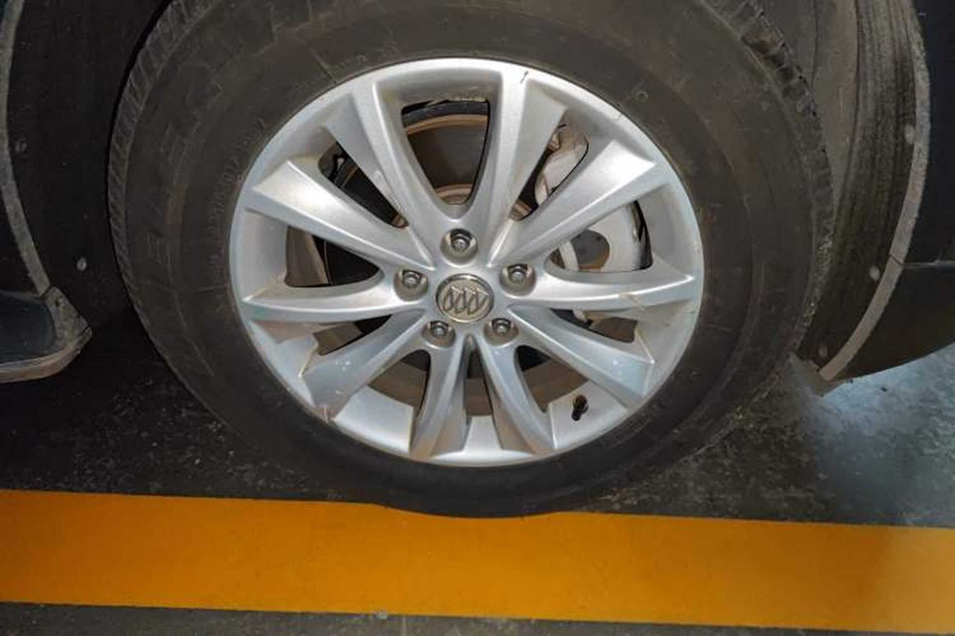 Used Buick Envision 2017 28T Four-Wheel Drive Elite Model Right Front Wheel Hub