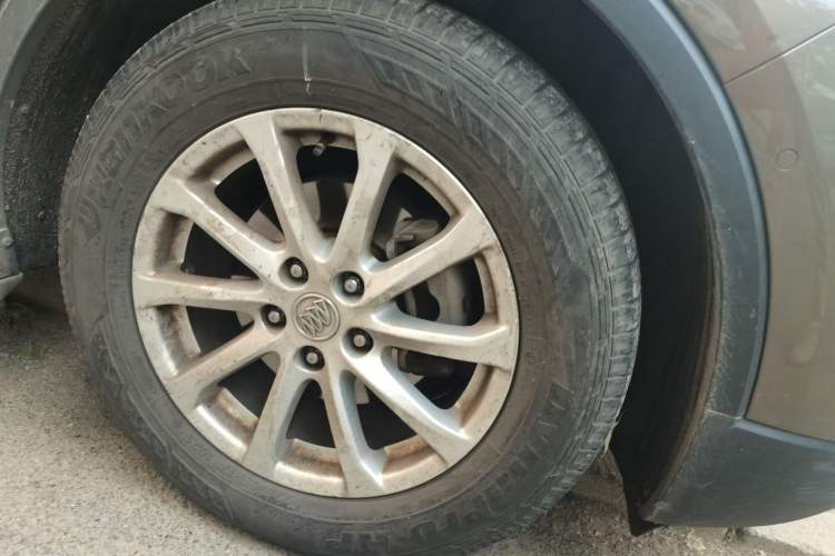 Used Buick Envision 2017 20T Two-Wheel Drive Luxury Model Right Front Wheel Hub