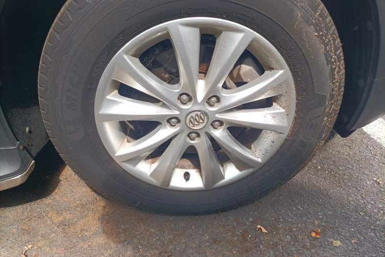 Used Buick Envision 2017 28T Four-Wheel Drive Luxury Model Right Front Wheel Hub