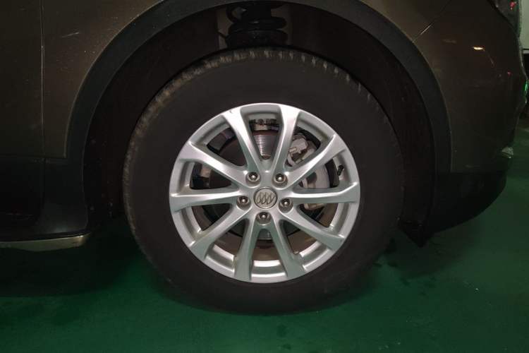 Used Buick Envision 2017 20T Two-Wheel Drive Leading Version Right Front Wheel Hub