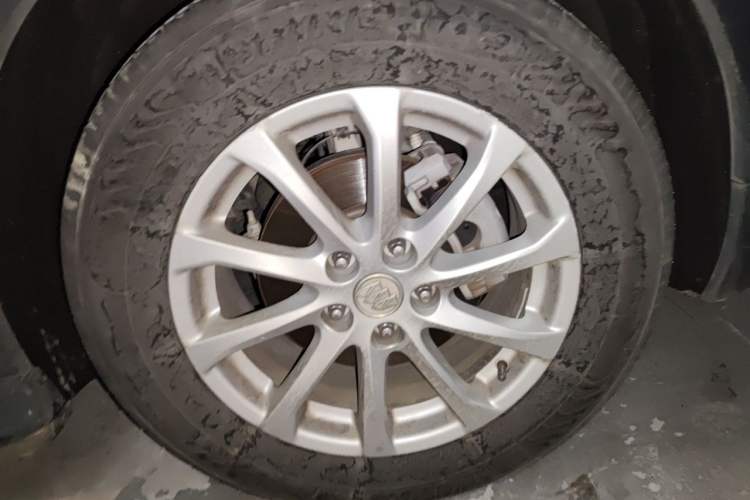 Used Buick Envision 2017 20T Two-Wheel Drive Luxury Model Right Front Wheel Hub