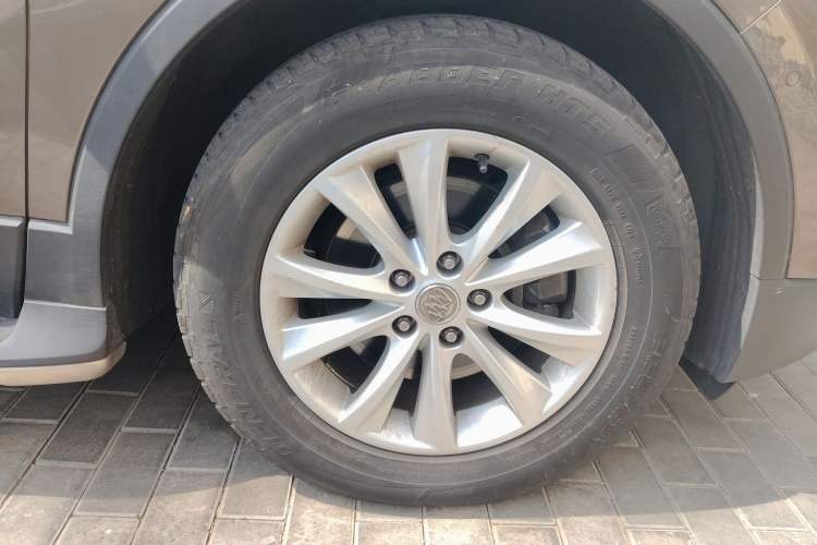 Used Buick Envision 2017 28T Four-Wheel Drive Luxury Model Right Front Wheel Hub