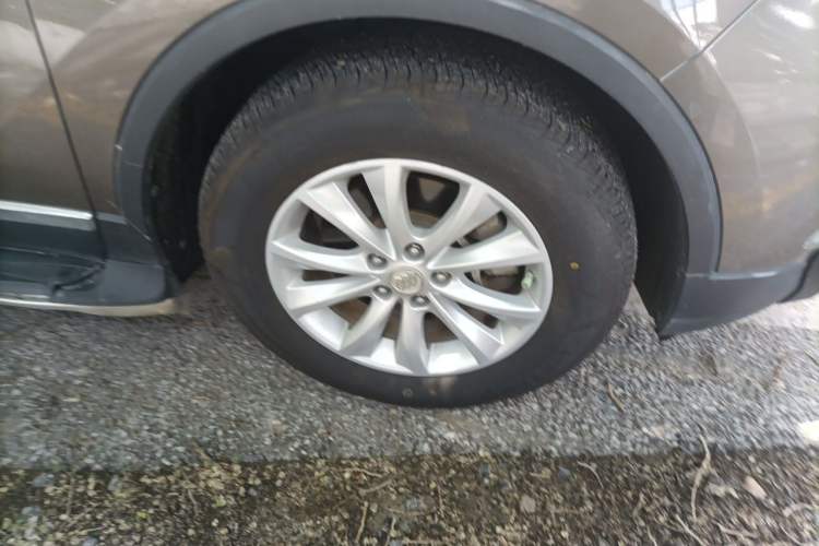 Used Buick Envision 2017 28T Four-Wheel Drive Elite Model Right Front Wheel Hub