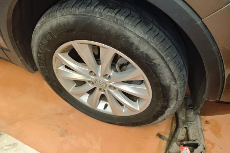 Used Buick Envision 2017 28T Four-Wheel Drive Elite Model Right Front Wheel Hub