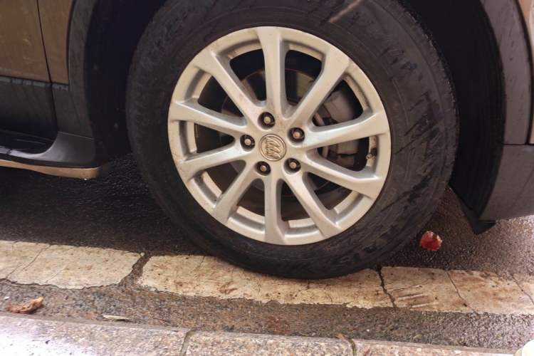 Used Buick Envision 2017 20T Two-Wheel Drive Leading Version Right Front Wheel Hub