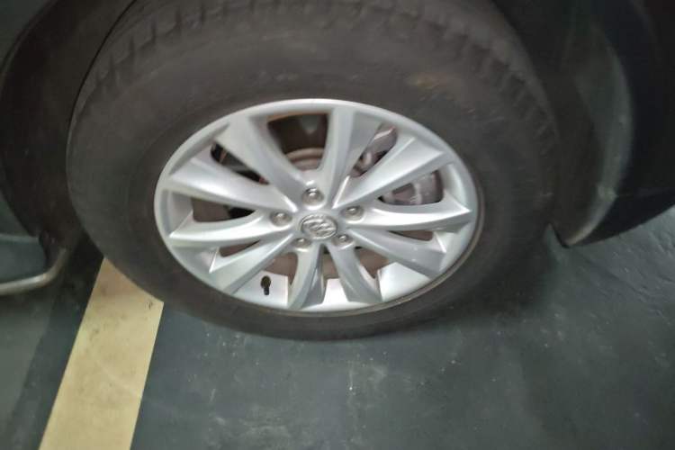 Used Buick Envision 2017 28T Four-Wheel Drive Luxury Model Right Front Wheel Hub