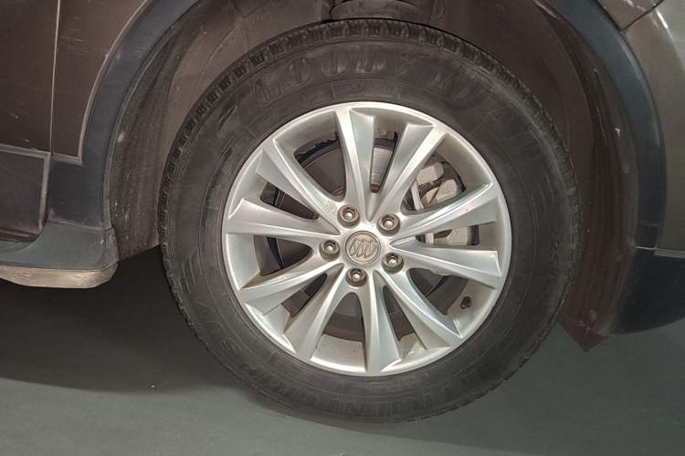 Used Buick Envision 2017 28T Four-Wheel Drive Elite Model Right Front Wheel Hub