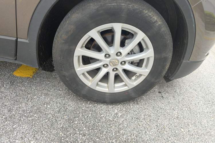 Used Buick Envision 2017 20T Two-Wheel Drive Elite Version Right Front Wheel Hub