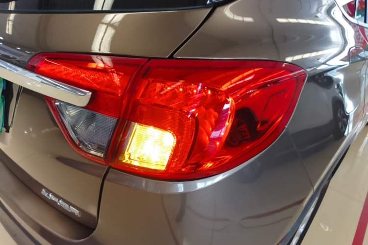 Used Buick Envision 2017 20T Two-Wheel Drive Leading Version Right Rear Taillight
