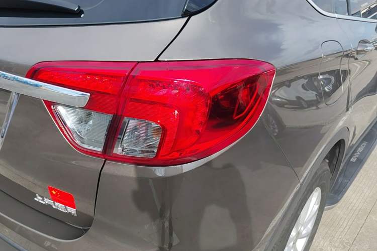 Used Buick Envision 2017 20T Two-Wheel Drive Leading Version Right Rear Taillight