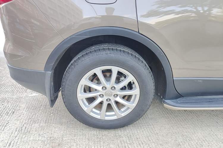 Used Buick Envision 2017 20T Two-Wheel Drive Elite Version Right Rear Wheel Hub