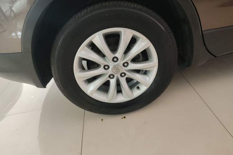 Used Buick Envision 2017 28T Four-Wheel Drive Luxury Model Right Rear Wheel Hub