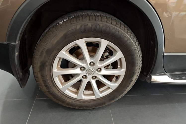 Used Buick Envision 2017 20T Two-Wheel Drive Elite Version Right Rear Wheel Hub