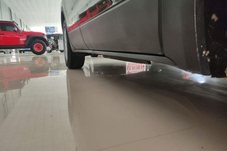 Used Buick Envision 2017 28T Four-Wheel Drive Luxury Model Right Side Sill