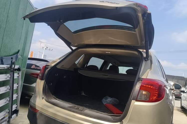 Used Buick Envision 2017 20T Four-Wheel Drive Luxury Model Trunk
