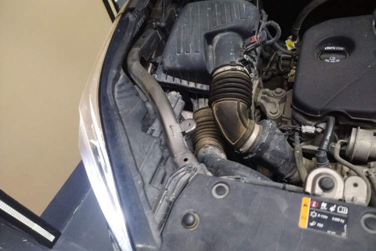 Used Buick Envision 2017 20T Two-Wheel Drive Leading Version Engine Bay Right