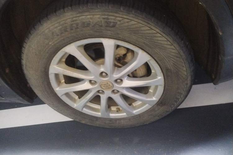 Used Buick Envision 2017 20T Two-Wheel Drive Leading Version Right Front Wheel Hub
