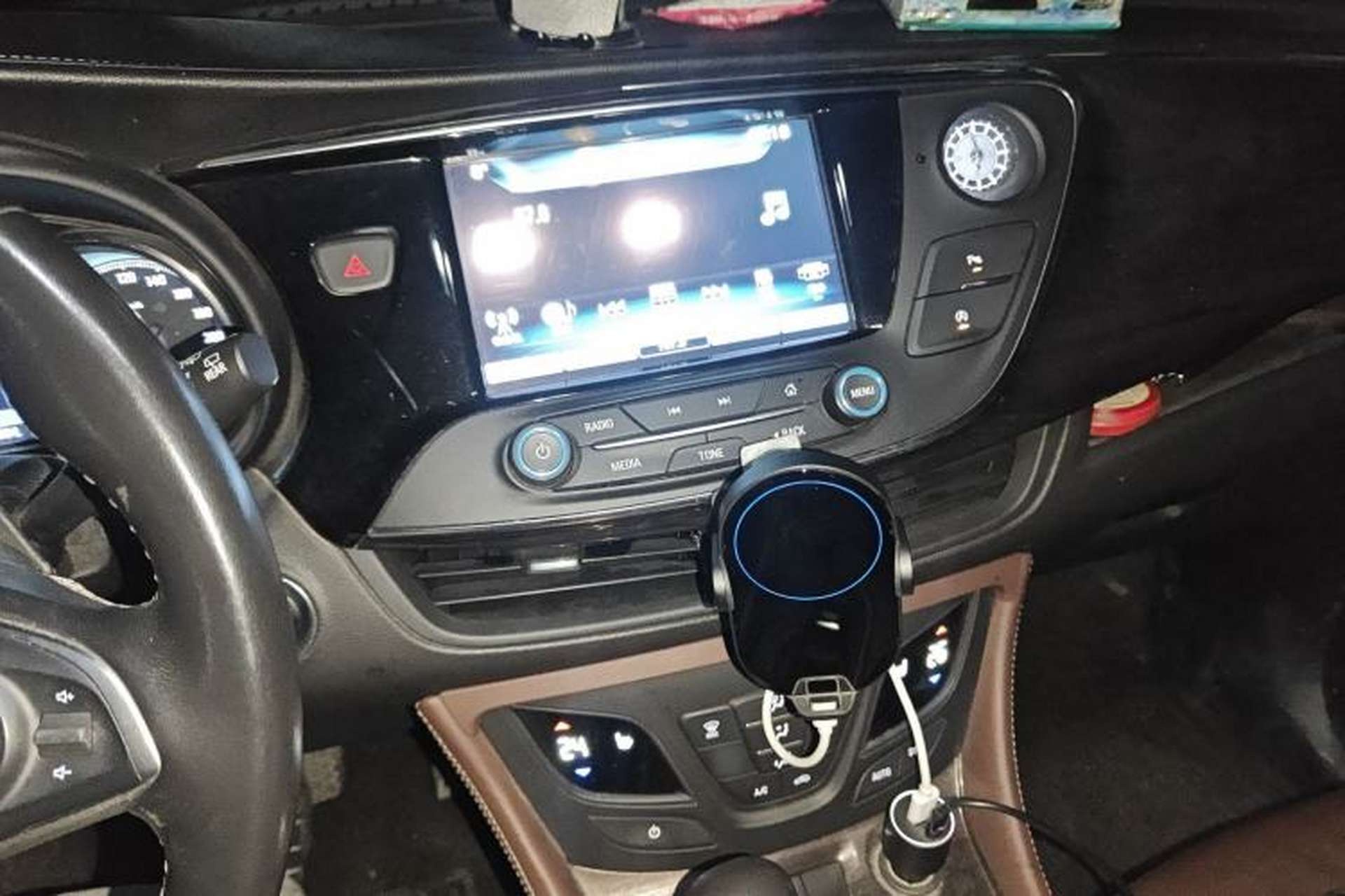 Used Buick Envision 2017 20T Two-Wheel Drive Elite Version Audio And AC Panel