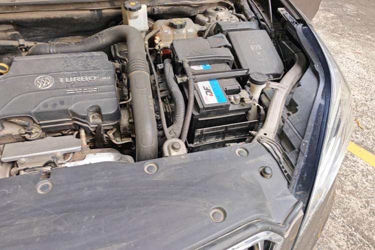 Used Buick Envision 2017 20T Two-Wheel Drive Elite Version Engine Bay Left