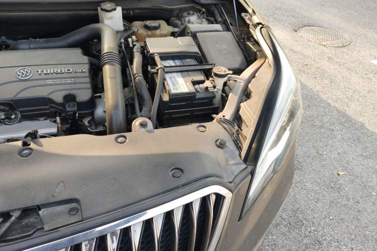 Used Buick Envision 2017 20T Two-Wheel Drive Elite Version Engine Bay Left