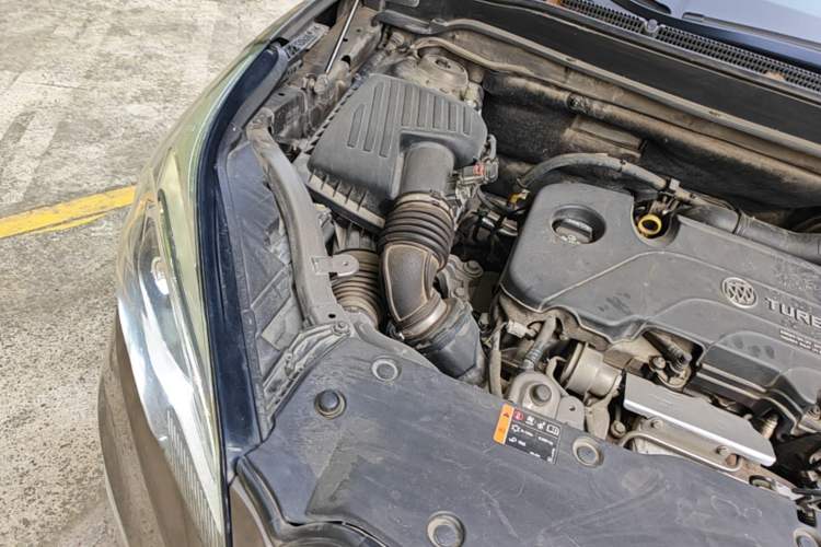 Used Buick Envision 2017 20T Two-Wheel Drive Elite Version Engine Bay Right