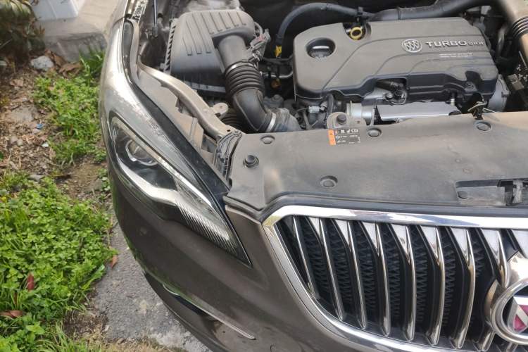 Used Buick Envision 2017 20T Two-Wheel Drive Elite Version Engine Bay Right
