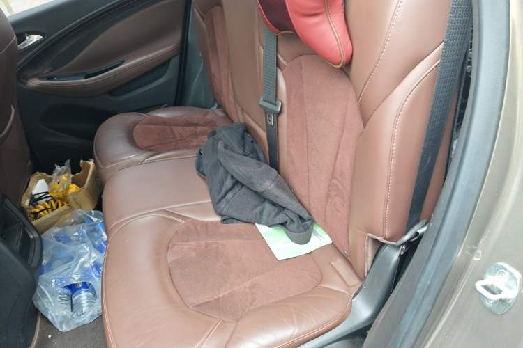 Used Buick Envision 2017 28T Four-Wheel Drive Elite Model Left Rear Seat