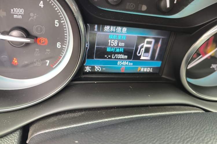 Used Buick Envision 2017 28T Four-Wheel Drive Elite Model Odometer Close Up