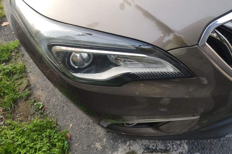 Used Buick Envision 2017 20T Two-Wheel Drive Elite Version Right Front Headlight