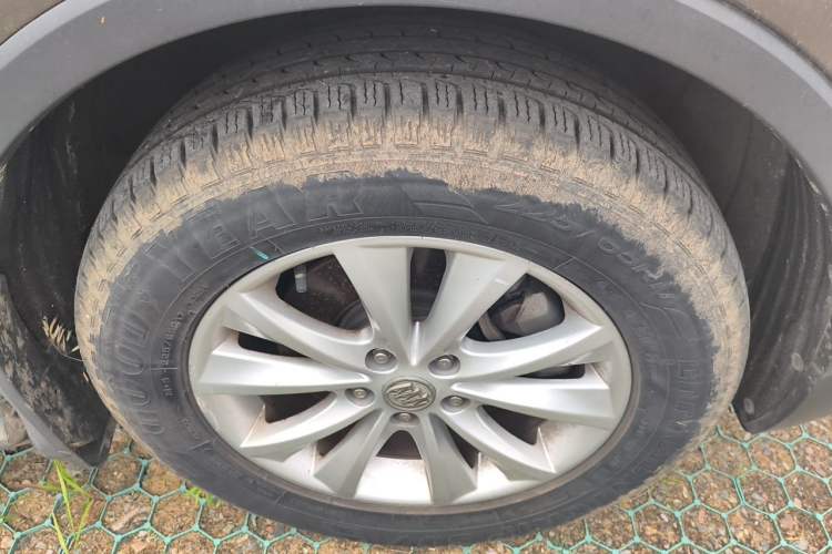 Used Buick Envision 2017 28T Four-Wheel Drive Elite Model Right Front Wheel Hub