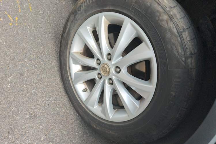 Used Buick Envision 2017 28T Four-Wheel Drive Elite Model Right Front Wheel Hub