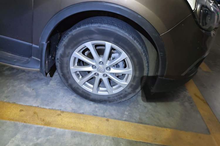 Used Buick Envision 2017 20T Two-Wheel Drive Leading Version Right Front Wheel Hub