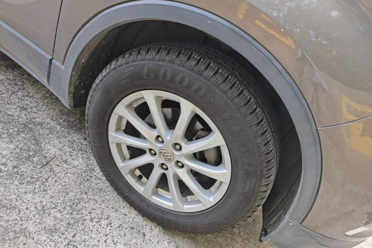 Used Buick Envision 2017 20T Two-Wheel Drive Elite Version Right Front Wheel Hub