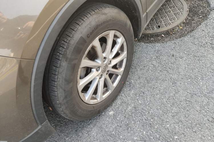 Used Buick Envision 2017 20T Two-Wheel Drive Elite Version Right Front Wheel Hub