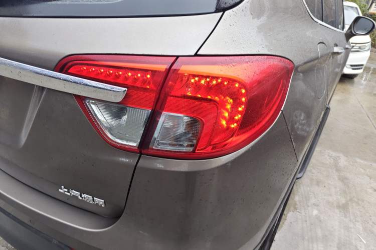 Used Buick Envision 2017 20T Two-Wheel Drive Luxury Model Right Rear Taillight