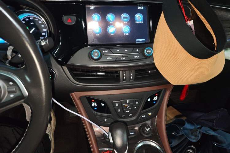 Used Buick Envision 2017 28T Four-Wheel Drive Elite Model Audio And AC Panel
