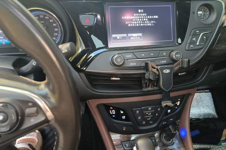 Used Buick Envision 2017 28T Four-Wheel Drive Luxury Model Audio And AC Panel