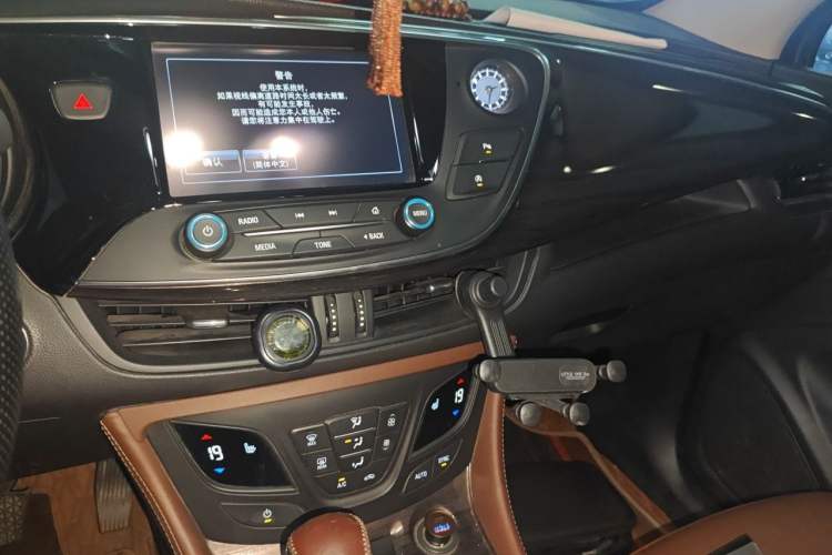 Used Buick Envision 2017 20T Two-Wheel Drive Elite Version Audio And AC Panel