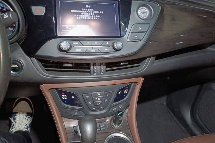 Used Buick Envision 2017 28T Four-Wheel Drive Elite Model Audio And AC Panel