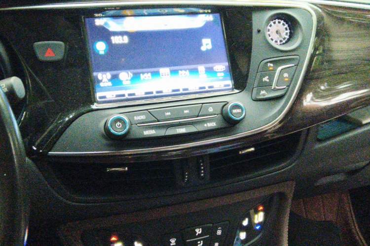 Used Buick Envision 2017 28T Four-Wheel Drive Luxury Model Audio And AC Panel