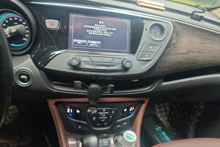Used Buick Envision 2017 28T Four-Wheel Drive Elite Model Audio And AC Panel