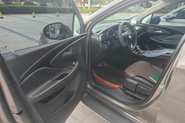 Used Buick Envision 2017 20T Two-Wheel-Drive Tech Edition Driver Seat