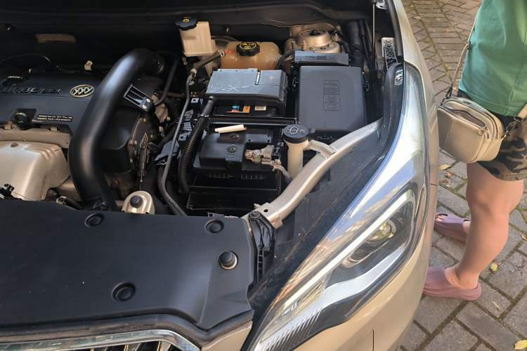 Used Buick Envision 2017 28T Four-Wheel Drive Luxury Model Engine Bay Left