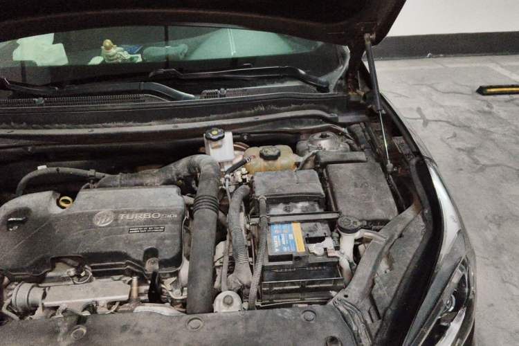 Used Buick Envision 2017 20T Two-Wheel Drive Elite Version Engine Bay Left