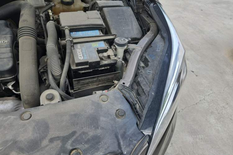 Used Buick Envision 2017 20T Two-Wheel Drive Luxury Model Engine Bay Left