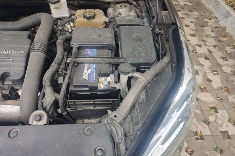 Used Buick Envision 2017 20T Two-Wheel Drive Luxury Model Engine Bay Left